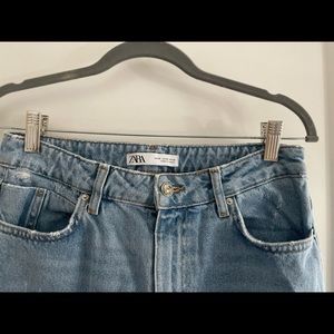 ZARA light wash straight leg jeans size 4